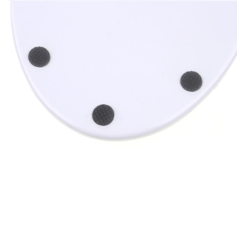 Non-slip feet on the base of the kitchen scale