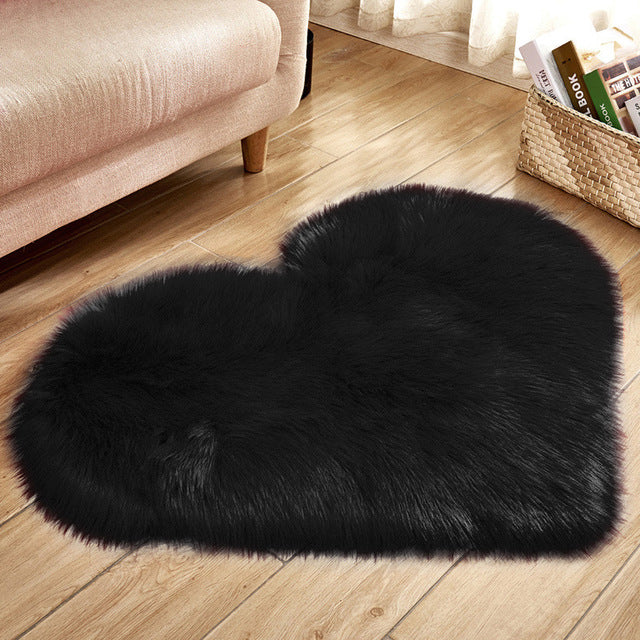 Love Heart Faux Fur Rug – Black