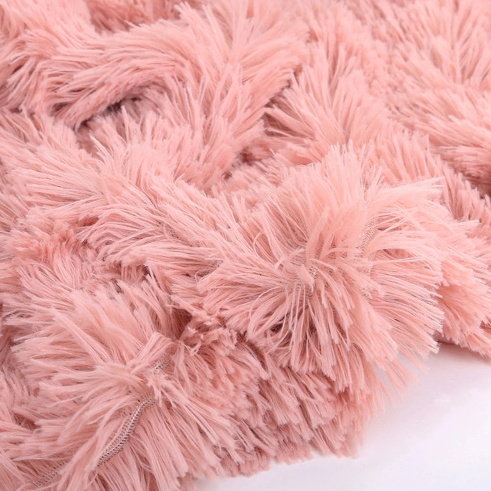 Fluffy Faux Fur Throw Blanket – 80 x 120 cm